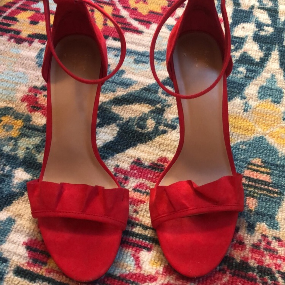 Never been worn A New Day ruffle pumps